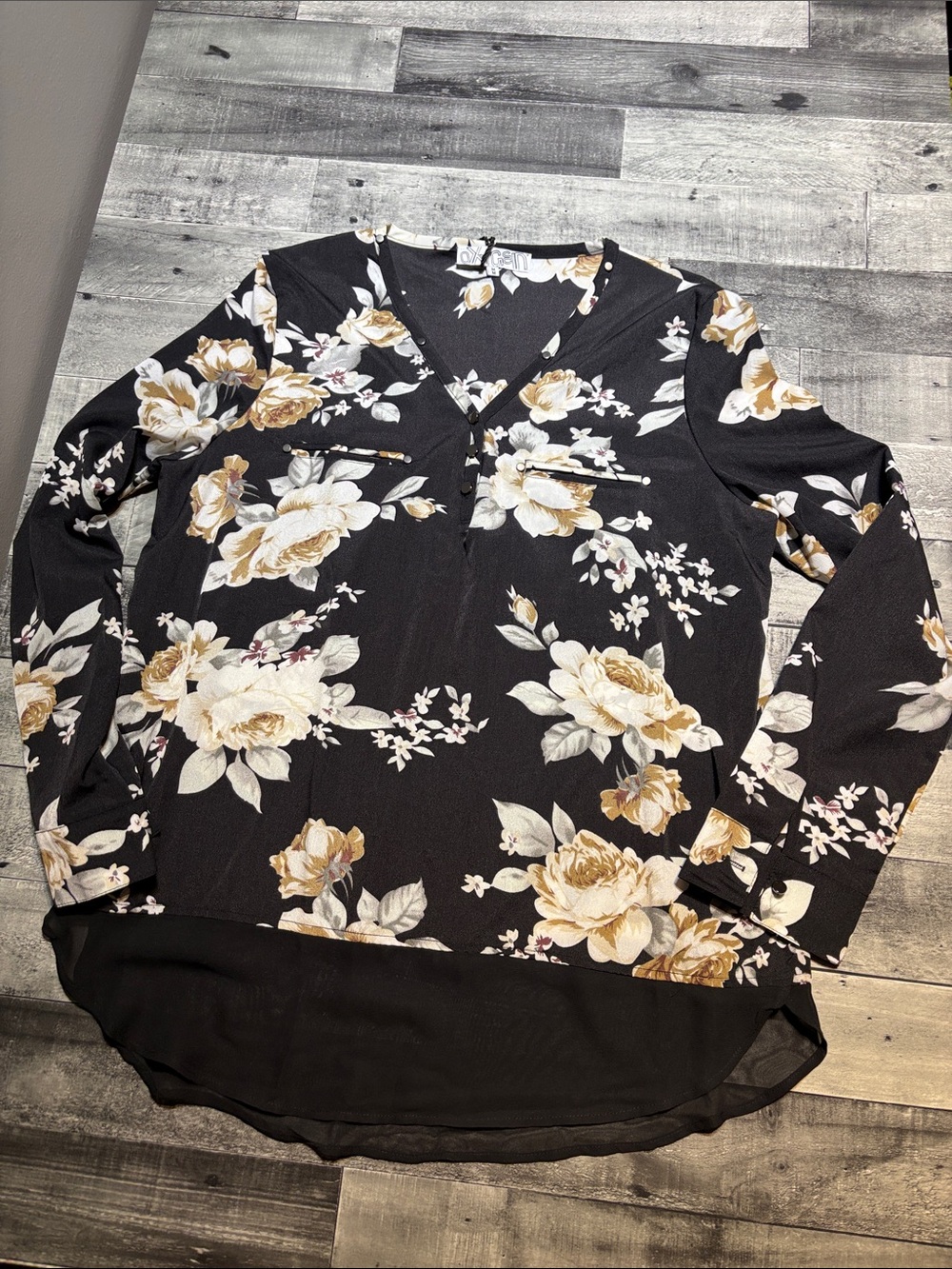 Cobblestones Floral V-Neck Long Sleeve Top - Women
